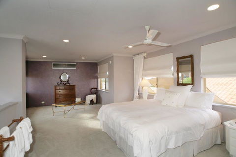 Dolphin 3 Bedroom House By Shoalwater Executive Homes - Accommodation Mooloolaba 2