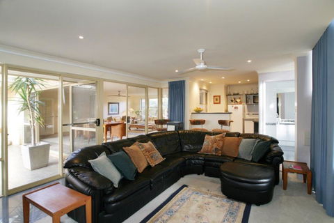 Dolphin 3 Bedroom House By Shoalwater Executive Homes - Accommodation Mooloolaba 0