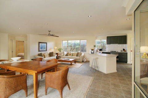 Dolphin 3 Bedroom House By Shoalwater Executive Homes - Accommodation Mooloolaba 3