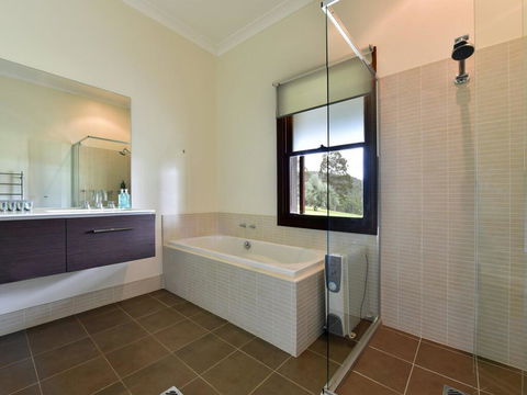 Eagles Rest @ Maluna Vineyard - Accommodation Mooloolaba 1