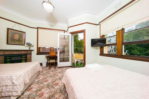 East Sydney Hotel - Accommodation Mooloolaba 2