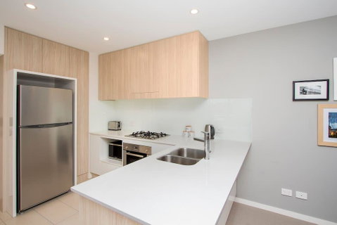 Elite Elegance 2BR@Hamilton APT With Parking - Accommodation Mooloolaba 1