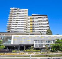 Elite elegance 2BRHamilton APT with Parking - Accommodation Mooloolaba