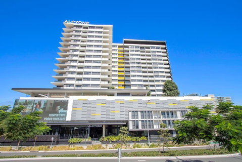 Elite Elegance 2BR@Hamilton APT With Parking - Accommodation Mooloolaba 0