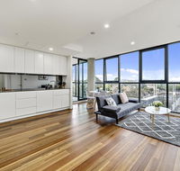 Executive City-centre Apartment with Parking - Accommodation Mooloolaba