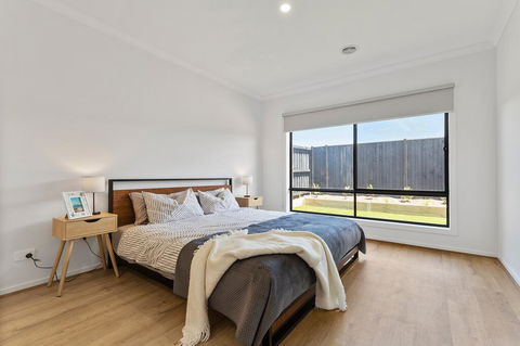 Family Holiday Paradise - New Modern Beach House - Accommodation Mooloolaba 2