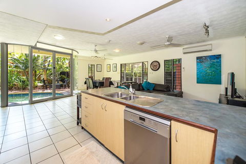 Fannie Bay Art House - Accommodation Mooloolaba 0