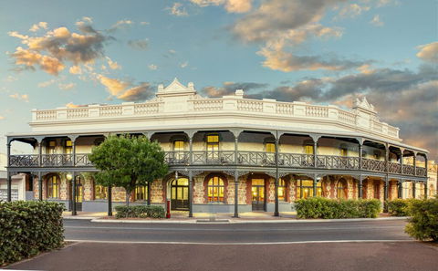 Farmers Home Hotel - Accommodation Mooloolaba 0