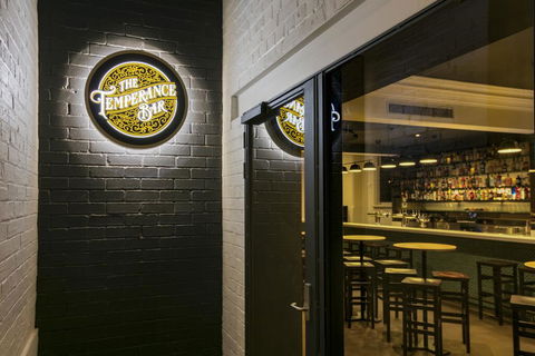 Farmers Home Hotel - Accommodation Mooloolaba 1