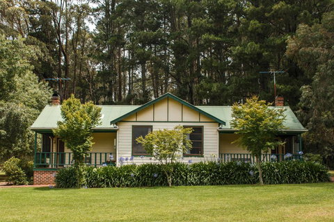 Federation Gardens & Possums Hideaway - Accommodation Mooloolaba 0