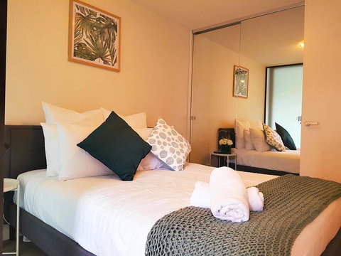 FITZROY FANTASTIC 1BR APT With FREE WINE, NETFLIX, WIFI, Close To TRAMS, COLES - Accommodation Mooloolaba 1