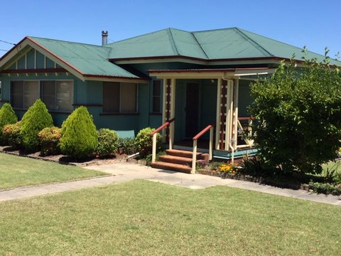 FROGGIES HOLIDAY HOUSE - Accommodation Mooloolaba 0