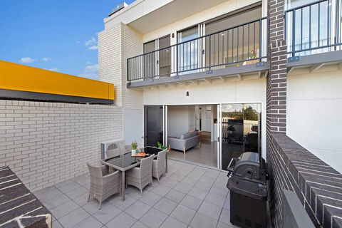 G149 - Apt 1 - Accommodation Mooloolaba 2