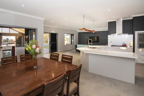 Geographe House - Accommodation Mooloolaba 3