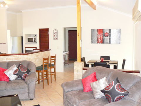 Geraldton Luxury Retreat 2 - Accommodation Mooloolaba 1