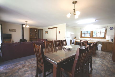 Halls Gap Log Cabins - Accommodation Mooloolaba 1