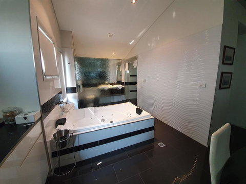 Hangar House Mudgee - Accommodation Mooloolaba 3