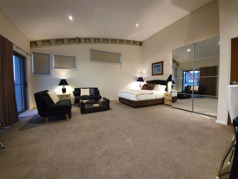 Hangar House Mudgee - Accommodation Mooloolaba 1