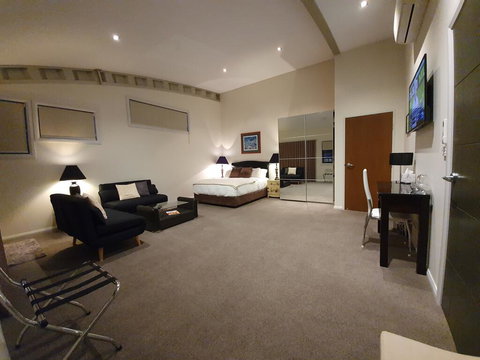 Hangar House Mudgee - Accommodation Mooloolaba 2