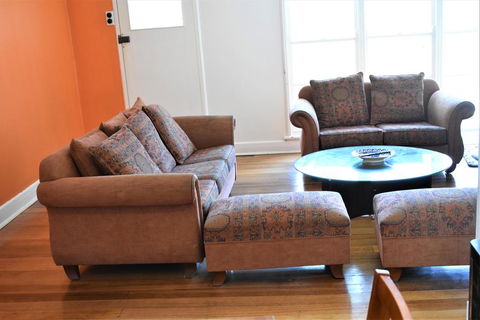 Happy Cozy House For Holidays, Beach, BBQ, Pet Friendly 35kms From CBD In Country Life Style !!! - Accommodation Mooloolaba 3