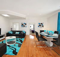 Hidden Gem in Cafe Strip Chadstone  King Bed - Accommodation Mooloolaba