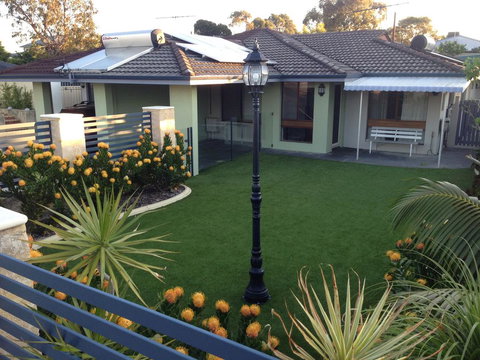 Hillarys Holiday Home - Accommodation Mooloolaba 0
