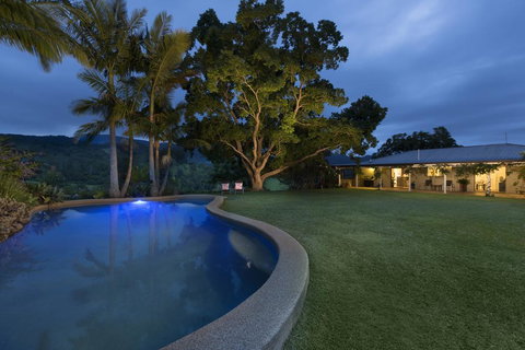 Hillcrest Mountain View Retreat - Accommodation Mooloolaba 1