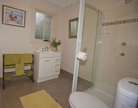 Hillside Cottage - Accommodation Mooloolaba 2