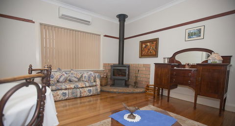 Hillside Cottage - Accommodation Mooloolaba 3