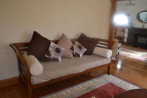 Hillside Cottage - Accommodation Mooloolaba 0