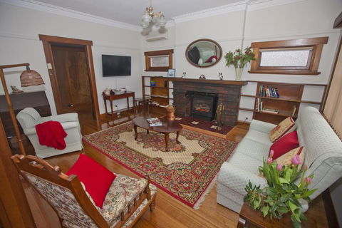 Hillside Cottage - Accommodation Mooloolaba 1