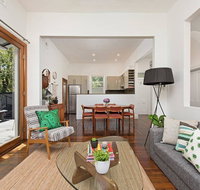 Historic 1890s House With Terraced Backyard Deck - Accommodation Mooloolaba