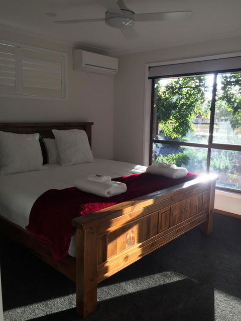 Holly House BnB - Accommodation Mooloolaba 0