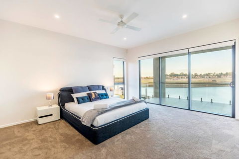 HomePlus - Luxury Living In Sanctuary Cove - Accommodation Mooloolaba 0