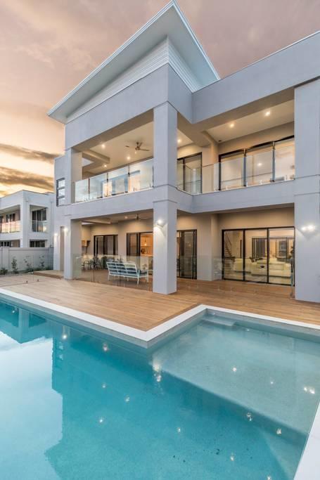 HomePlus - Luxury Living In Sanctuary Cove - Accommodation Mooloolaba 3