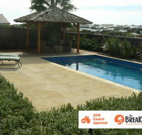 La Mer - Home with a Pool - Accommodation Mooloolaba
