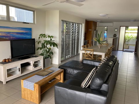 Lagoon-Front Luxury At Twin Waters Resort - Accommodation Mooloolaba 3