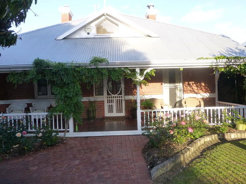 Lakeside Bed & Breakfast - Accommodation Mooloolaba 3