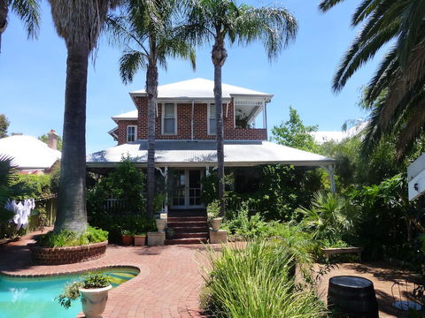 Lakeside Bed & Breakfast - Accommodation Mooloolaba 0