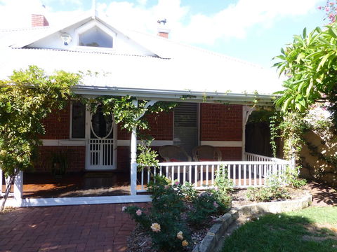 Lakeside Bed & Breakfast - Accommodation Mooloolaba 1