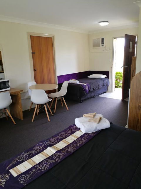 Lakeside Lodge Motel - Accommodation Mooloolaba 3