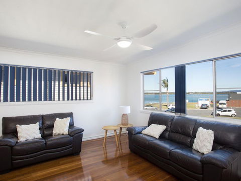 Lakeside Retreat - Accommodation Mooloolaba 0