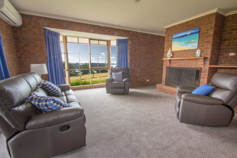 Lakeview - Accommodation Mooloolaba 0