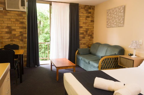 Lancaster Court Motel - Accommodation Mooloolaba 1