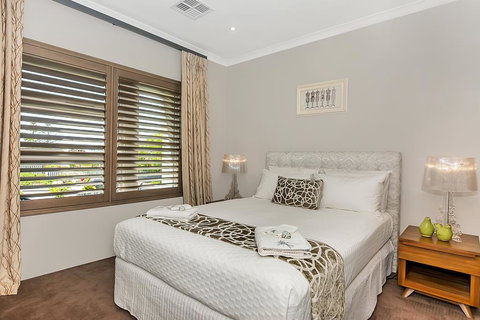 Lavender Manor BnB - Accommodation Mooloolaba 3