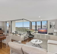 Light filled apartment with sweeping harbour views - Accommodation Mooloolaba