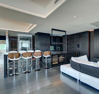 Luxe Haus - Accommodation Mooloolaba