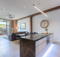 Luxury 3 brm 2 bath Woolstore apt with Courtyard - Accommodation Mooloolaba
