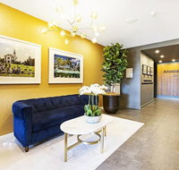 Luxury Apartment Opposite Train Station in Cannon Hill and 17 minutes from the City - Accommodation Mooloolaba