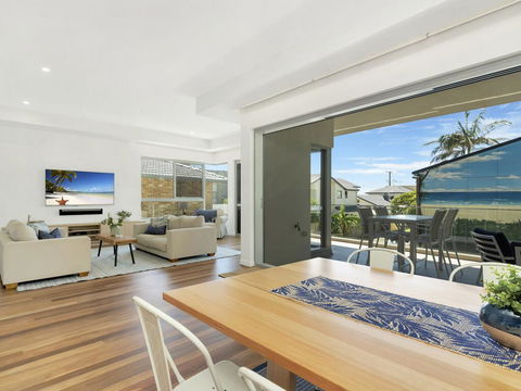 Luxury On Currumbin Beach - Accommodation Mooloolaba 0